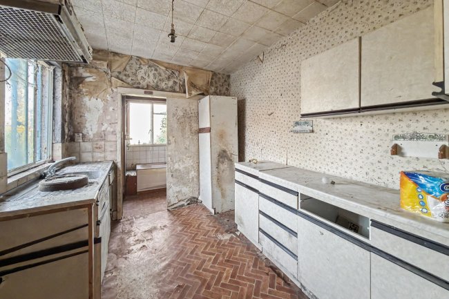 31 First Avenue, Manor Park, London, E12 6AW 7