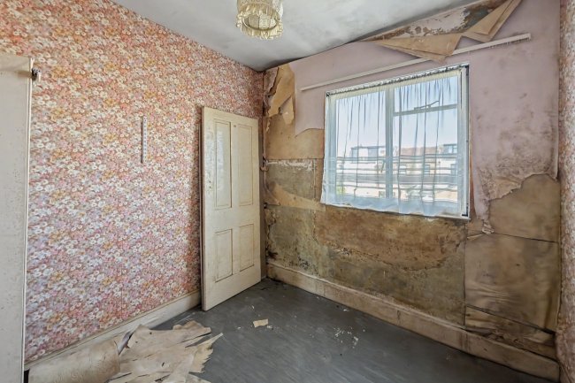 31 First Avenue, Manor Park, London, E12 6AW 7