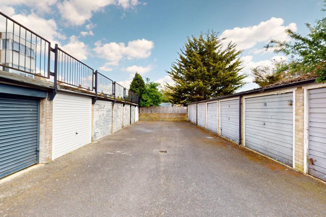 24 Winston Close, Romford, Essex, RM7 8LL 5