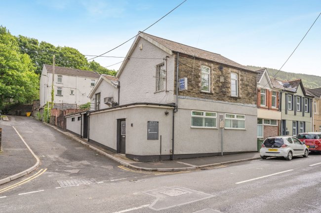 Abercarn Constitutional Club, Station Yd, Bridge Street, Abercarn, Newport, NP11 4SE 8