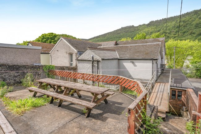 Abercarn Constitutional Club, Station Yd, Bridge Street, Abercarn, Newport, NP11 4SE 8