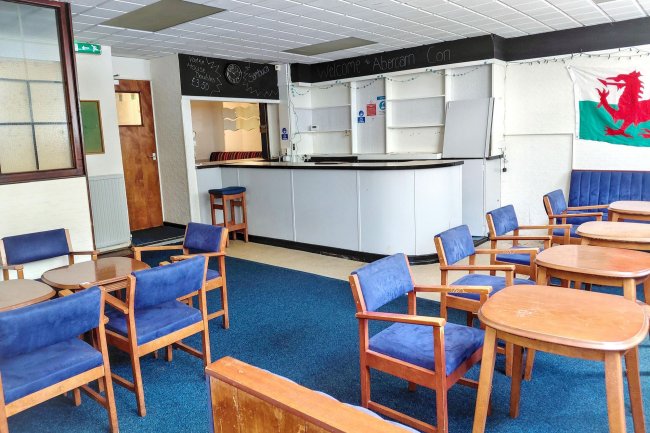 Abercarn Constitutional Club, Station Yd, Bridge Street, Abercarn, Newport, NP11 4SE 8