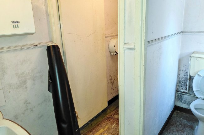 Abercarn Constitutional Club, Station Yd, Bridge Street, Abercarn, Newport, NP11 4SE 8