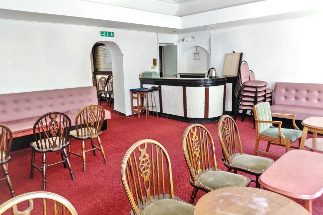 Abercarn Constitutional Club, Station Yd, Bridge Street, Abercarn, Newport, NP11 4SE 8