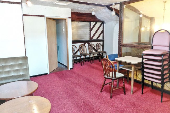 Abercarn Constitutional Club, Station Yd, Bridge Street, Abercarn, Newport, NP11 4SE 8