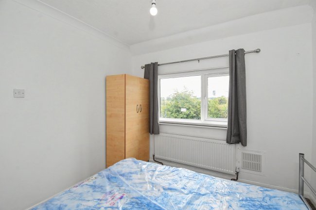 71 Moreland Avenue, Colnbrook, Slough SL3 0LL 5