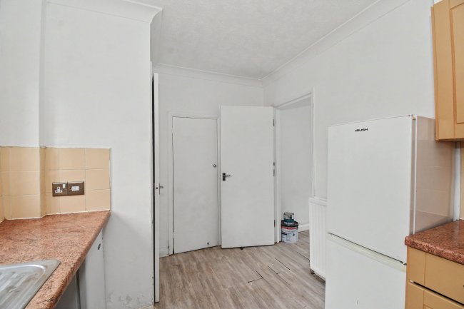 71 Moreland Avenue, Colnbrook, Slough SL3 0LL 5