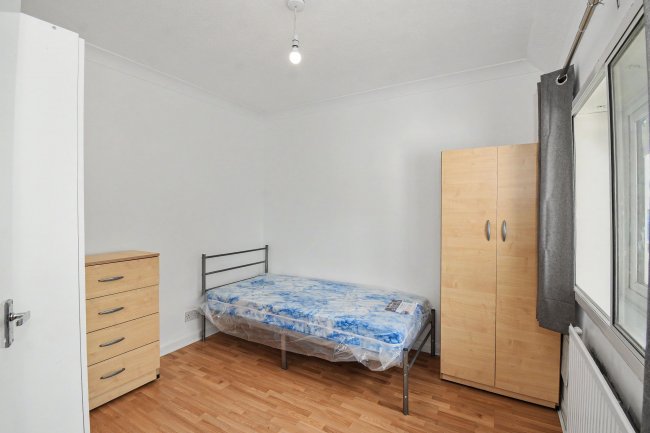 71 Moreland Avenue, Colnbrook, Slough SL3 0LL 5