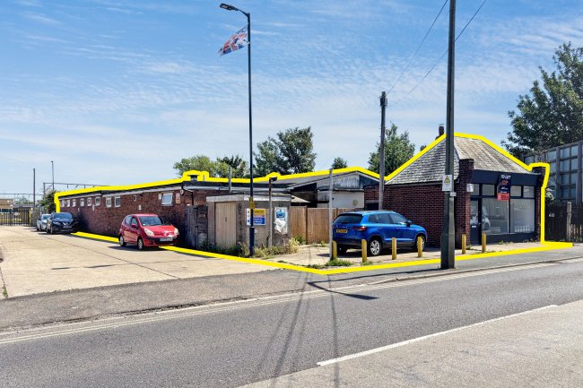 48-50 Carnarvon Road, Clacton-on-Sea, CO15 6QA 10