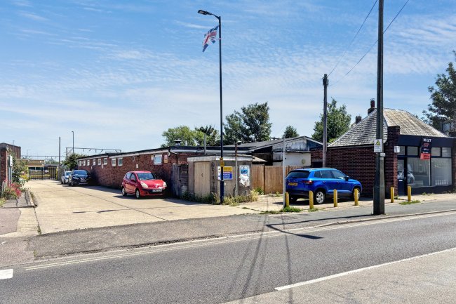 48-50 Carnarvon Road, Clacton-on-Sea, CO15 6QA 10