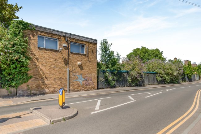 Units 1-10 Gun Lane Business Estate, Rochester, Kent, ME2 4UD 5