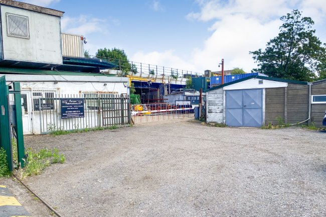 Arches 1-4 and Boathouse, Coopers Close, Staines, TW18 3JX 5