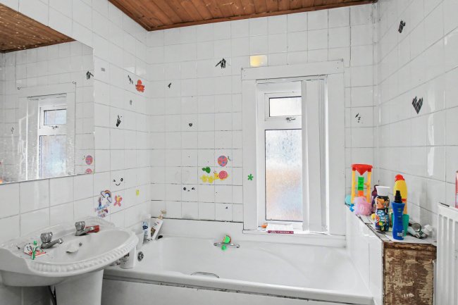 229 Hainton Avenue, Grimsby, DN32 9LD 6