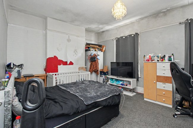 229 Hainton Avenue, Grimsby, DN32 9LD 6