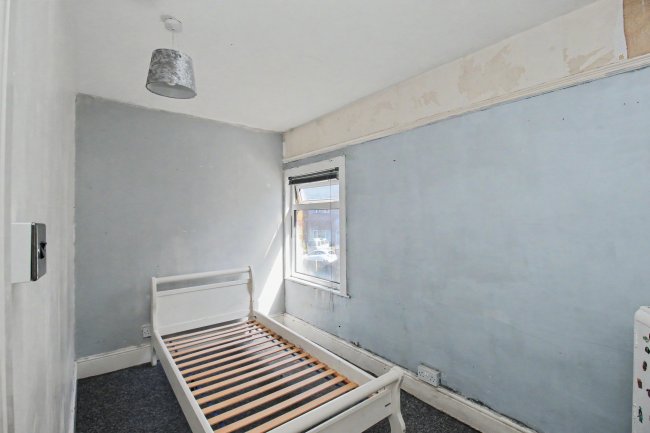 229 Hainton Avenue, Grimsby, DN32 9LD 6