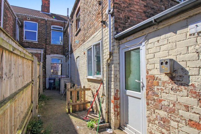 229 Hainton Avenue, Grimsby, DN32 9LD 6