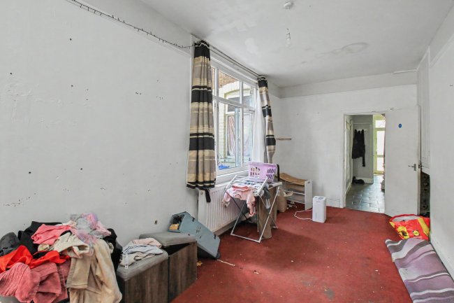 229 Hainton Avenue, Grimsby, DN32 9LD 6