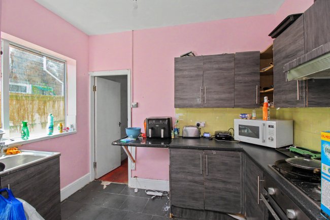 229 Hainton Avenue, Grimsby, DN32 9LD 6