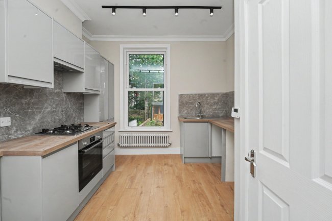 54 Narford Road, Clapton, London E5 8RD 10