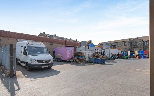 Units 1-10, Thorncliffe Industrial Estate, Bradford BD8 7DD 2