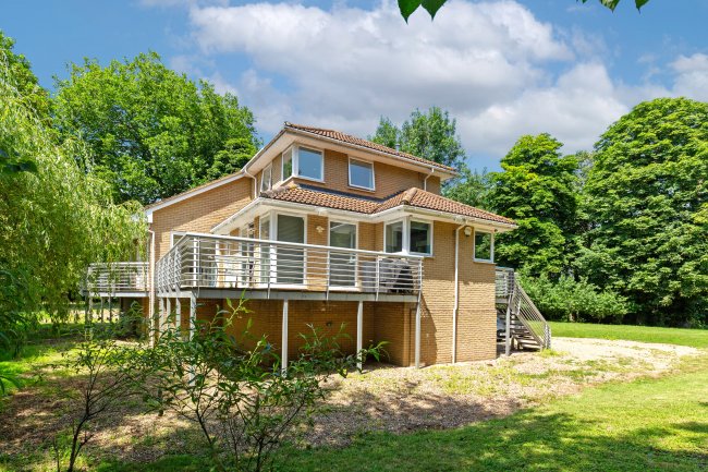 Holm Island, Kotan Drive, Wrasysbury, Staines-Upon-Thames, TW18 4TU 9