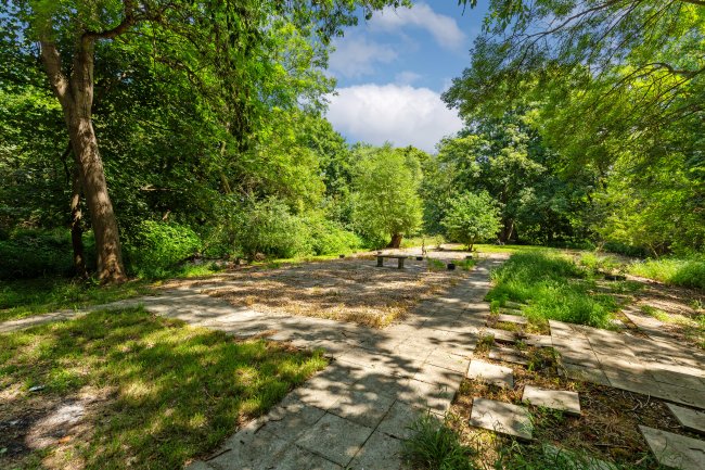Holm Island, Kotan Drive, Wrasysbury, Staines-Upon-Thames, TW18 4TU 9