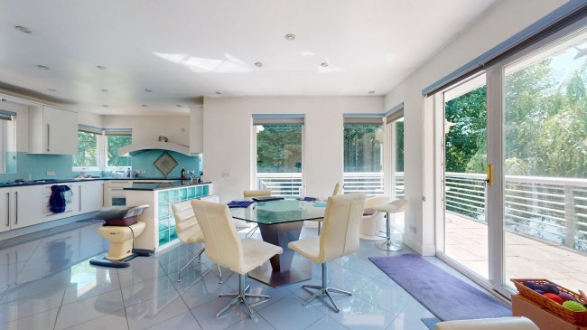 Holm Island, Kotan Drive, Wrasysbury, Staines-Upon-Thames, TW18 4TU 9