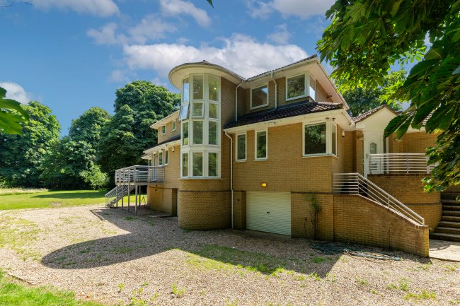 Holm Island, Kotan Drive, Wrasysbury, Staines-Upon-Thames, TW18 4TU 9
