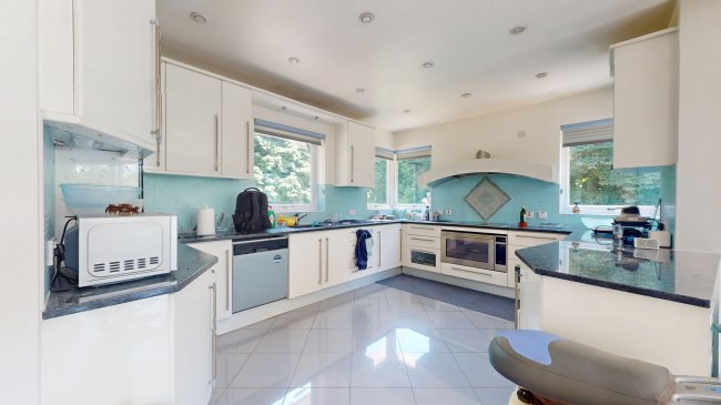 Holm Island, Kotan Drive, Wrasysbury, Staines-Upon-Thames, TW18 4TU 9