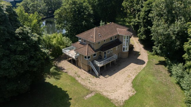Holm Island, Kotan Dr, Staines-upon-Thames, Staines TW18 4TU