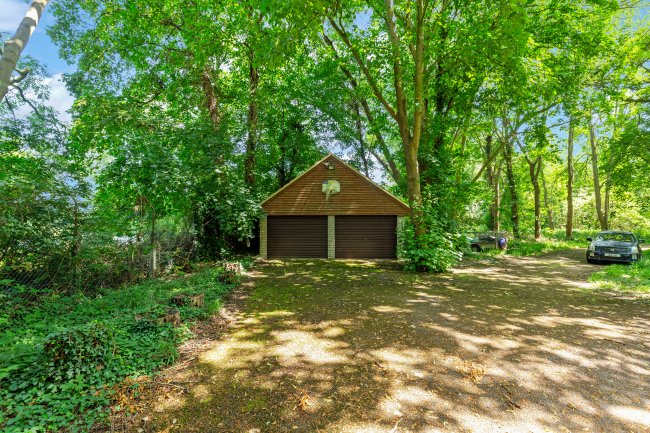 Holm Island, Kotan Drive, Wrasysbury, Staines-Upon-Thames, TW18 4TU 9