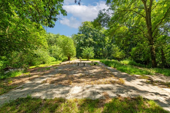 Holm Island, Kotan Drive, Wrasysbury, Staines-Upon-Thames, TW18 4TU 9