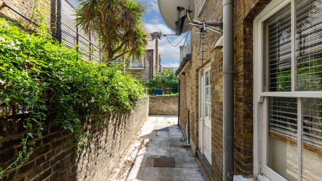 25 Prairie Street, Battersea, London, SW8 3PL 8
