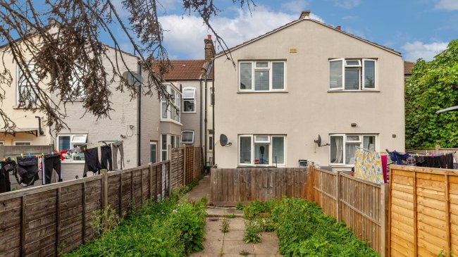 24 Central Park Road, East Ham, London, E6 3DY 8