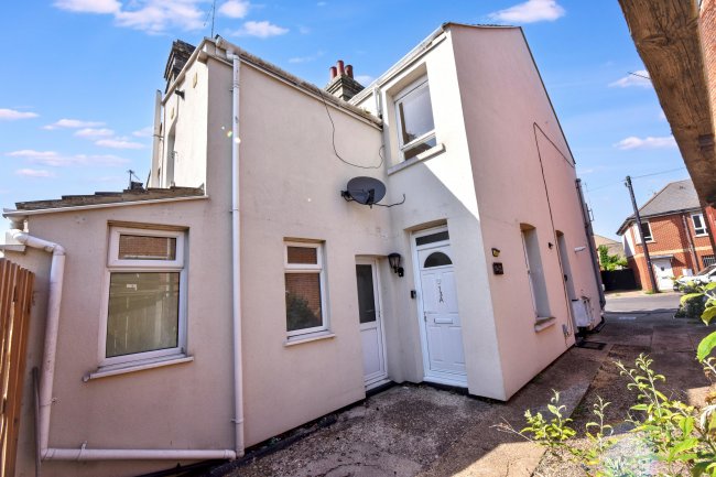13A & 13B Key Road, Clacton-on-Sea, Essex, CO15 3DA 2