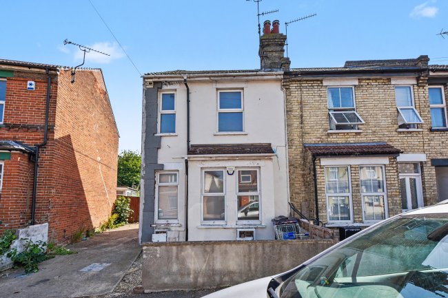13A & 13B Key Road, Clacton-on-Sea, Essex, CO15 3DA 2
