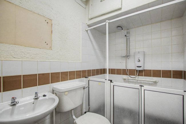 32a Vespan Road, Shepherd's Bush, London W12 9QQ 8