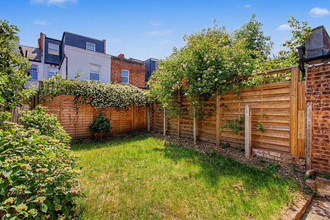32a Vespan Road, Shepherd's Bush, London W12 9QQ 8