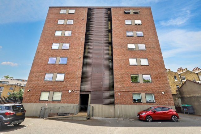 Flat 6, Charles Allen House, 22 Amwell Street, Clerkenwell, London EC1R 1XU 9