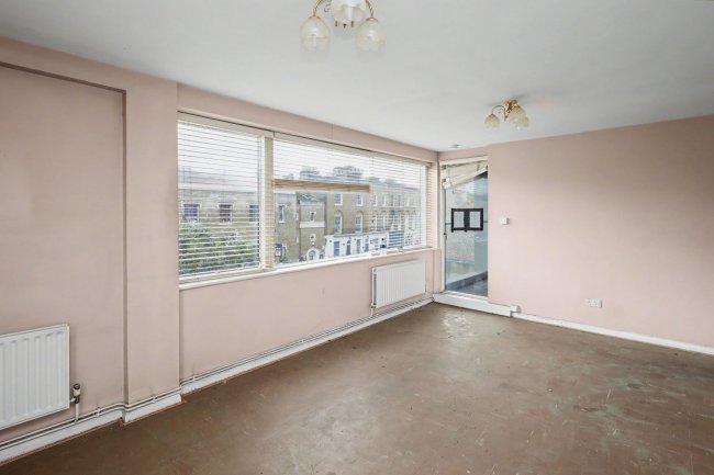 Flat 6, Charles Allen House, 22 Amwell Street, Clerkenwell, London EC1R 1XU 9