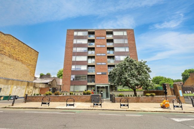 Flat 6, Charles Allen House, 22 Amwell Street, Clerkenwell, London EC1R 1XU 9