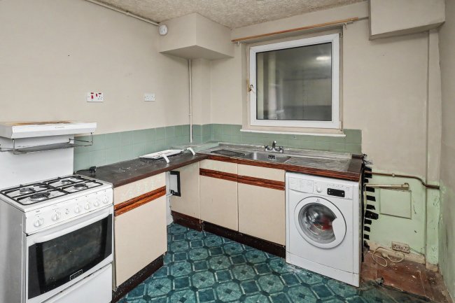 Flat 6, Charles Allen House, 22 Amwell Street, Clerkenwell, London EC1R 1XU 9