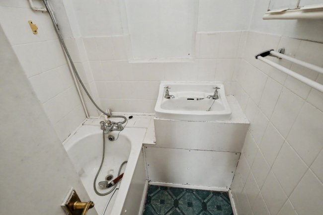Flat 6, Charles Allen House, 22 Amwell Street, Clerkenwell, London EC1R 1XU 9