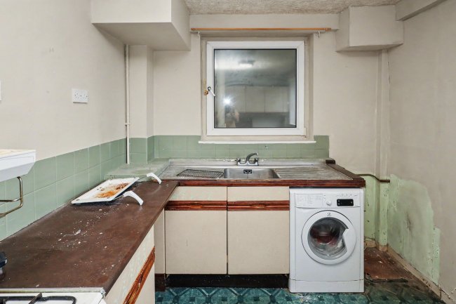 Flat 6, Charles Allen House, 22 Amwell Street, Clerkenwell, London EC1R 1XU 9