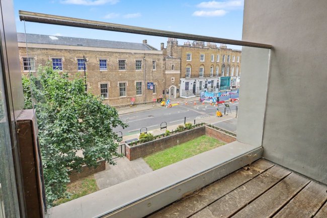 Flat 6, Charles Allen House, 22 Amwell Street, Clerkenwell, London EC1R 1XU 9