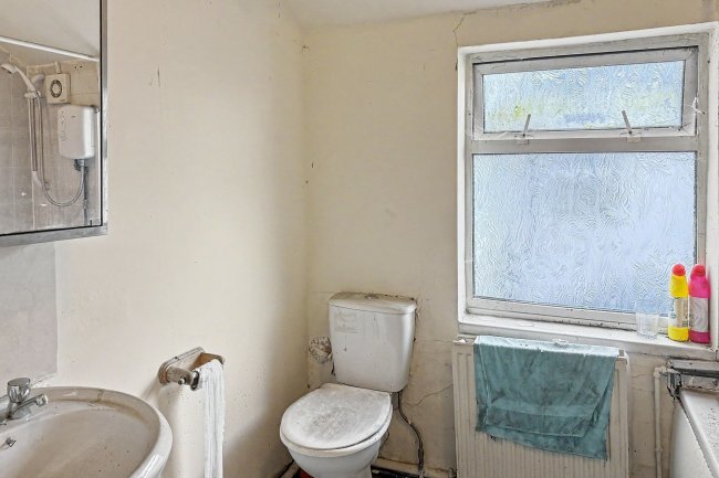 120 Yardley Wood Road, Birmingham B13 9JE 3
