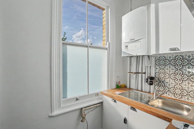 Flat 3, 23 Charleville Circus, Crystal Palace, London SE26  6NR 4