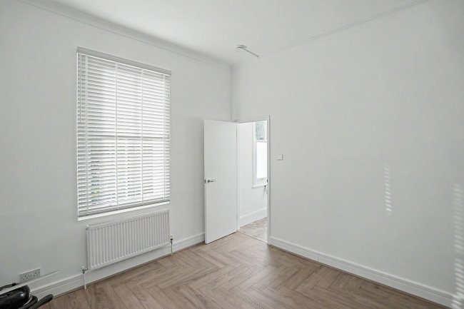 Flat 3, 23 Charleville Circus, Crystal Palace, London SE26  6NR 4