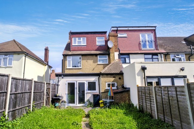 38 Central Road, Wembley HA0 2LH 5