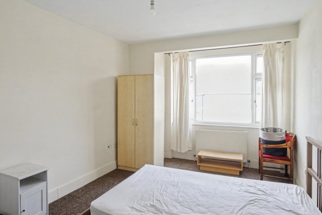 38 Central Road, Wembley HA0 2LH 5